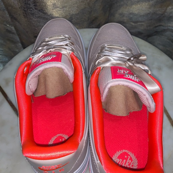 Nike women’s Air Force 1 '07 'Fossil Stone Laser Crimson' Size 9 - Picture 8 of 13